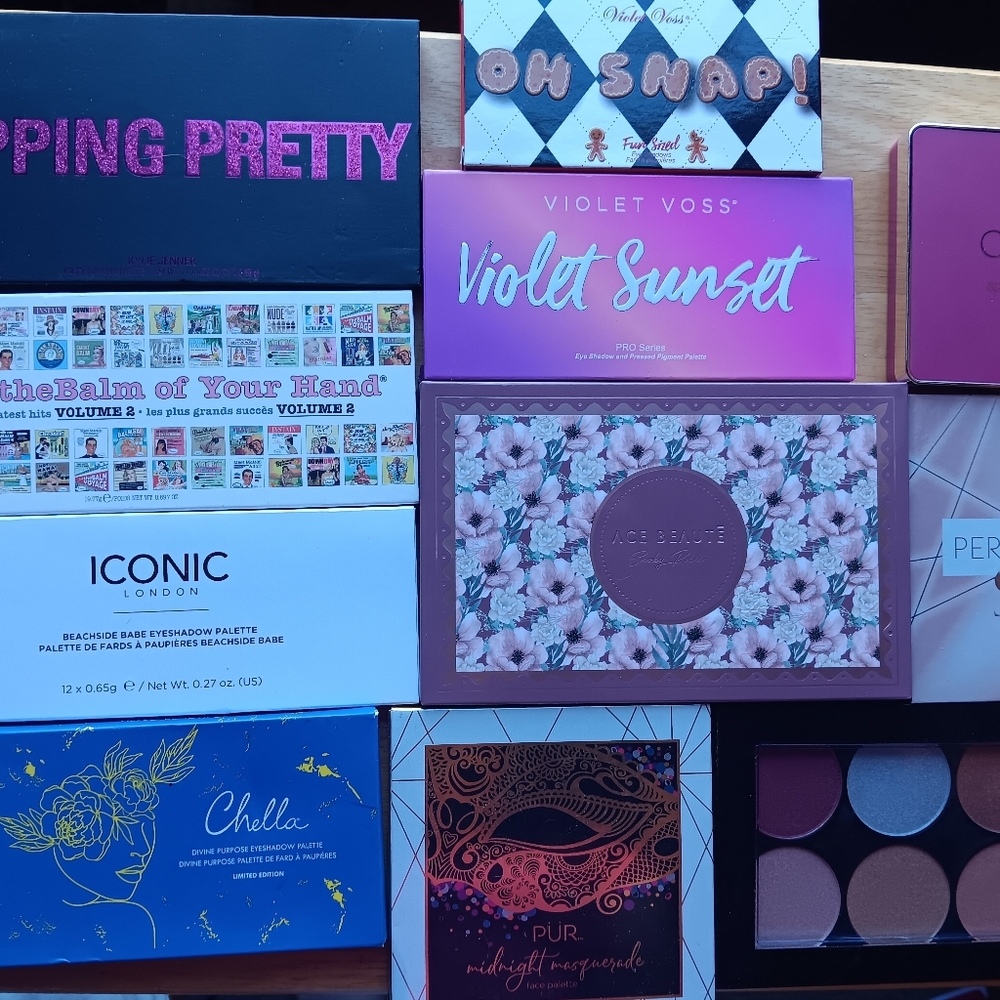 Miscellaneous EyeShadow Palette's For Sale